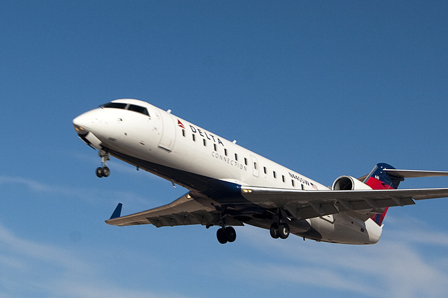 Crj200. Bombardier crj200 пассажирские самолёты. Bombardier crj200 характеристики. CRJ 200 характеристики. CRJ 800.